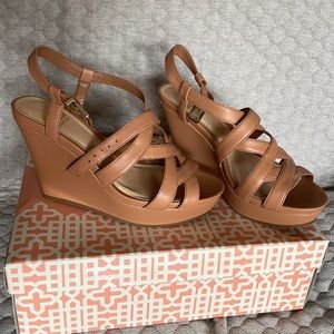 Gianni Bini NWT NEVER WORN high heel wedges